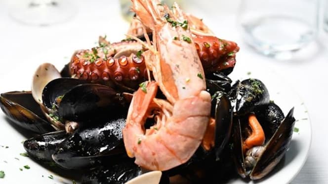 Aquarium Fish Restaurant - 8