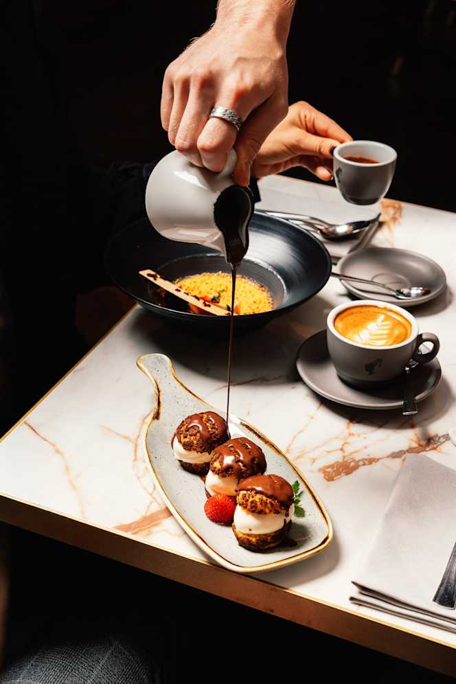 ÉMILE Brasserie & Bar - 1