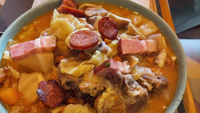 Oliveiras Restaurant Bar Lounge & Music - 3