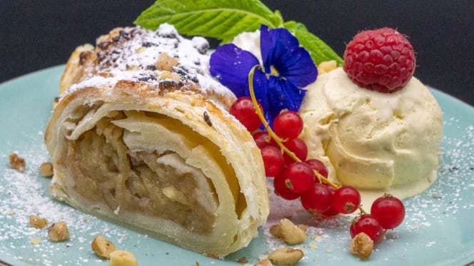 Mia Bar & Bistro - 9