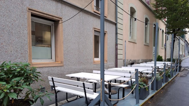 Iris Café-Restaurant-Bar - 5