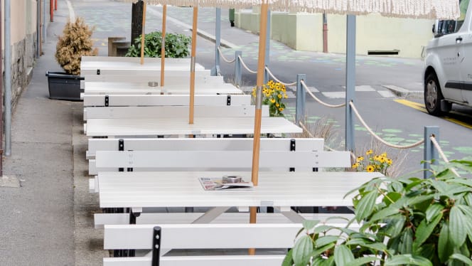 Iris Café-Restaurant-Bar - 4