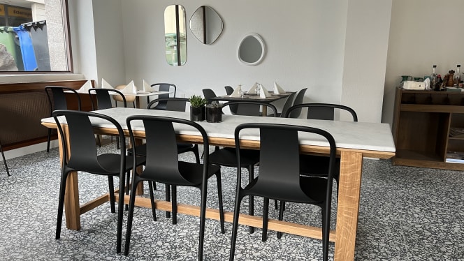 Iris Café-Restaurant-Bar - 1