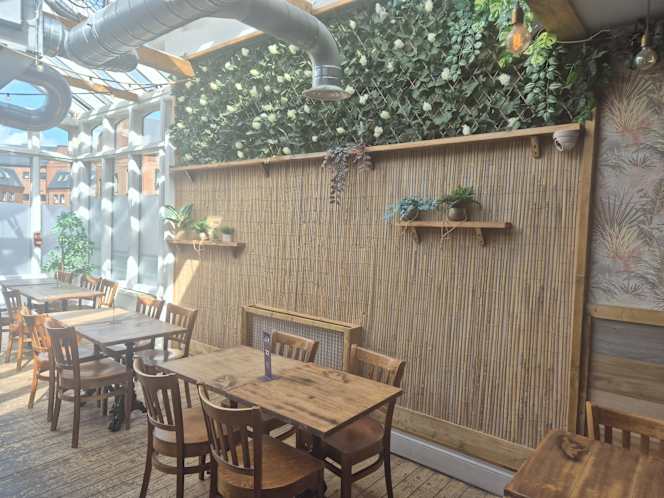 The Lazy Monkey Bar & Kitchen - 3