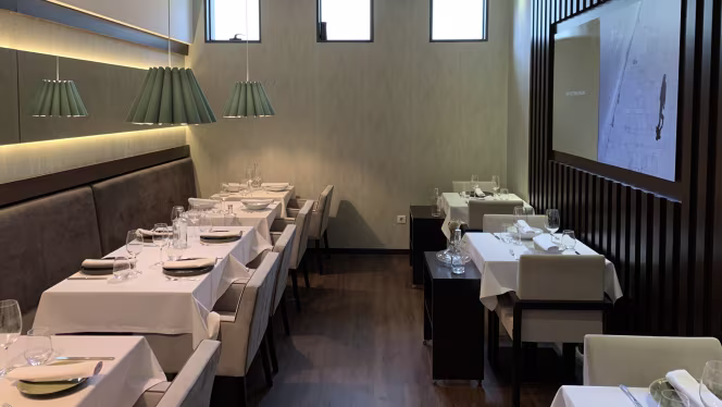 Lobby Business Restaurant - 4