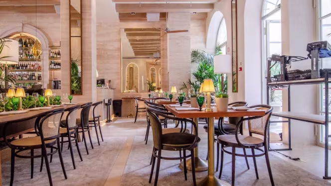 Avenida Restaurant & Bar - 7