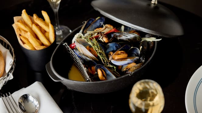 The Brush East London Grande Café - 2