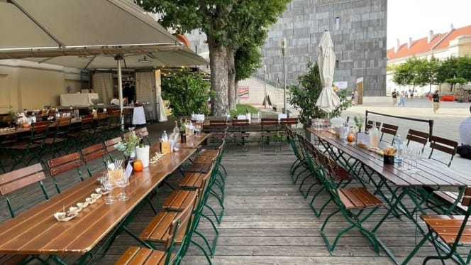 HALLE Café Restaurant - 7