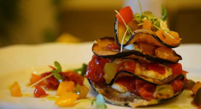 HALLE Café Restaurant - 8