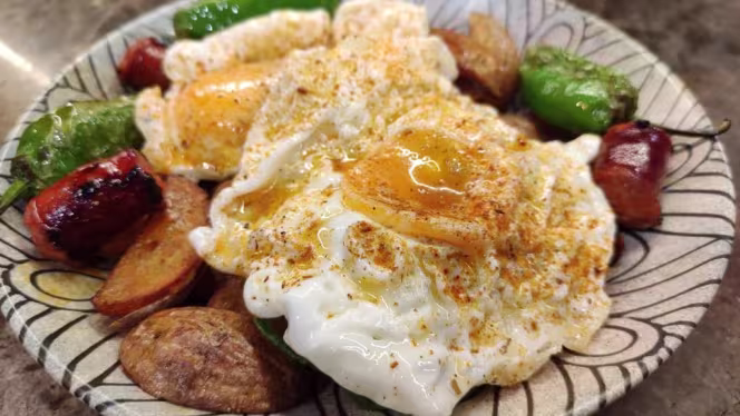 Carbón Carbón Grill & Drinks - 9