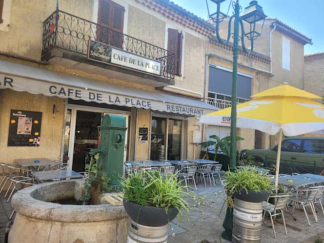 Café de la place - 3