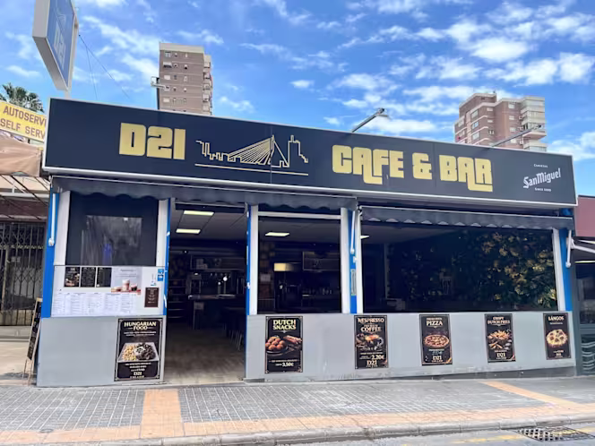 D21 Café and Bar - 3