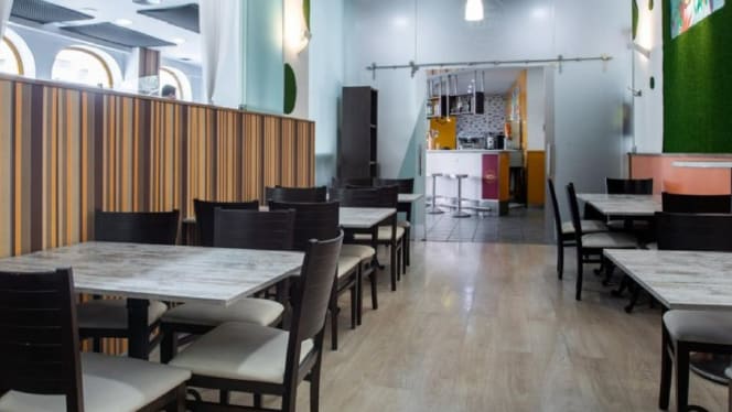 Pupusería Camino Del Valle España - Calle Lérida - 8