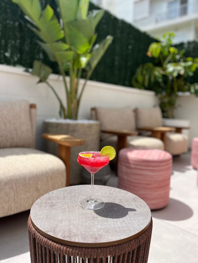 L’Attitude Pool Bar - 5