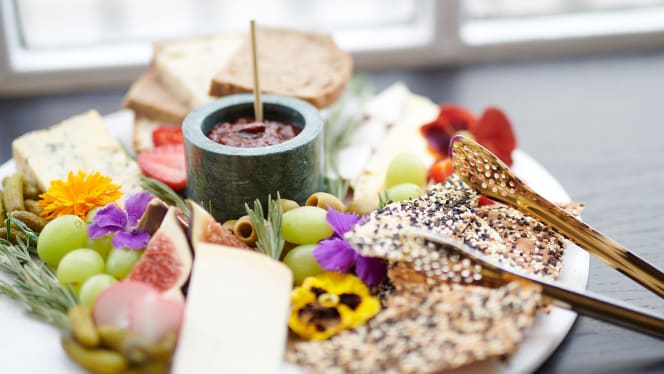 Queens of Mayfair - 7