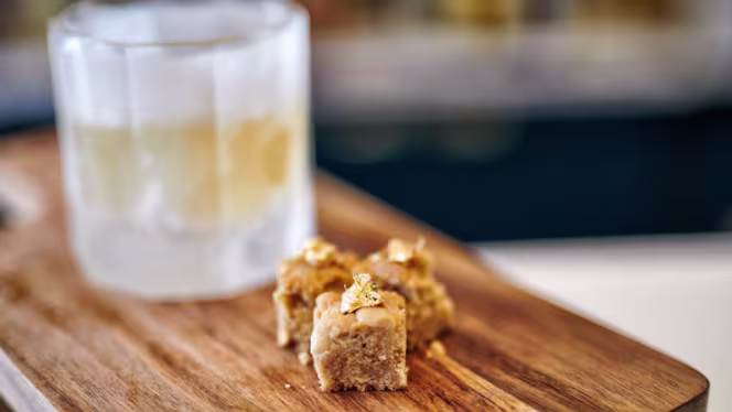 Queens of Mayfair - 4