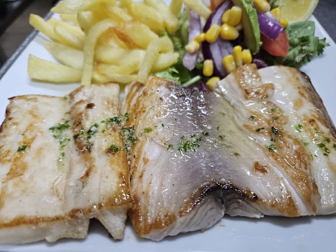 Eli's  Restaurante - 7