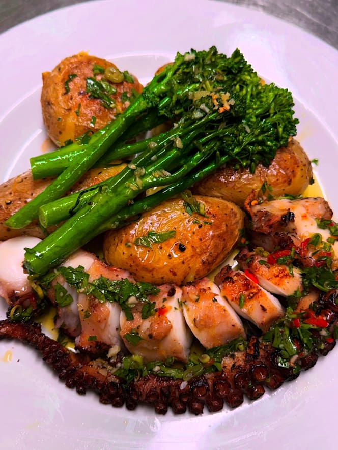 Charlie’s Steakhouse - 6