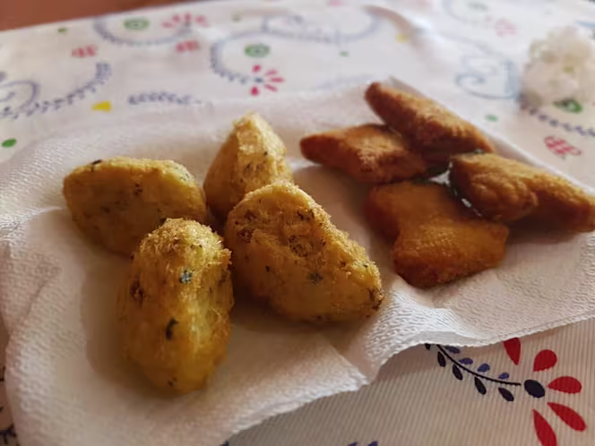 Casa dos Amigos - Typical Portuguese Food, Tapas & Bar - 0