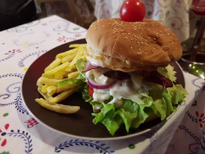 Casa dos Amigos - Typical Portuguese Food, Tapas & Bar - 9