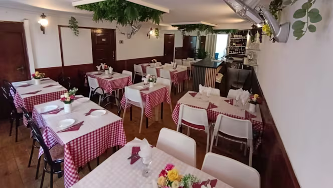 Casa dos Amigos - Typical Portuguese Food, Tapas & Bar - 2