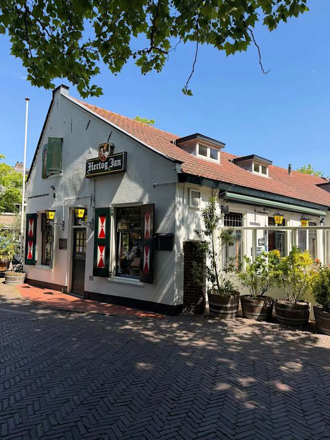 Eterij en Drinkerij Eigenwijs Wassenaar - 4