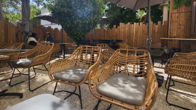 Acapella Coffee Shop - 8