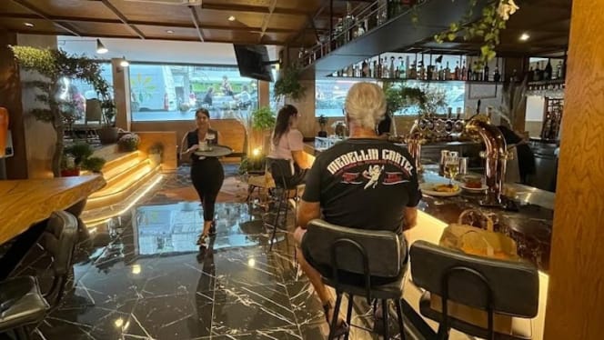 Toujoursplus Restaurant & bar - 9