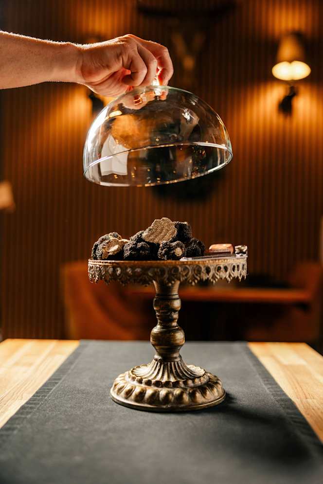 MEATing Restaurant - 2