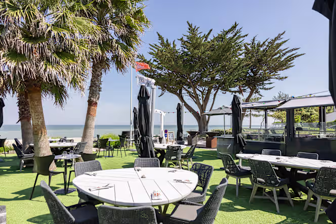 Hr Beach Brasserie - 0