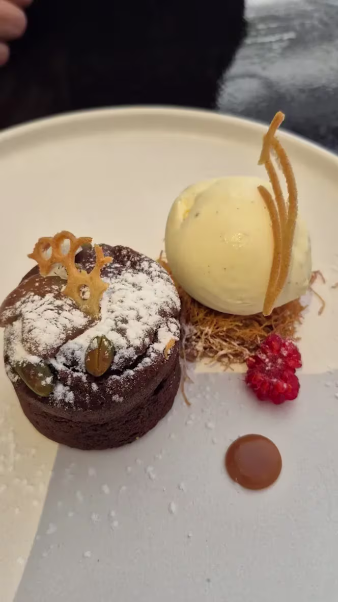 Oui Lunch & Dining - 8