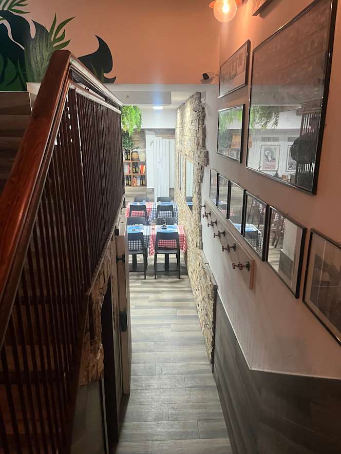 VINTAGE BISTRO - 2