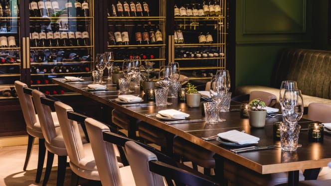 Hans' Bar and Grill - 8