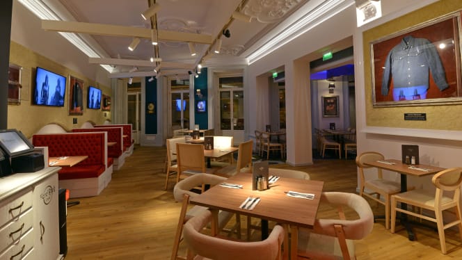 Hard Rock Cafe Porto - 2
