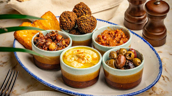 The Cardinal Bar & Kitchen - 5