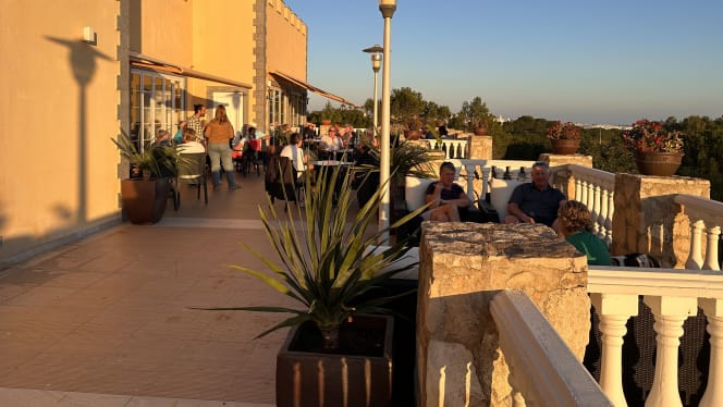 Hole in One Restaurant and Lounge Bar - 9