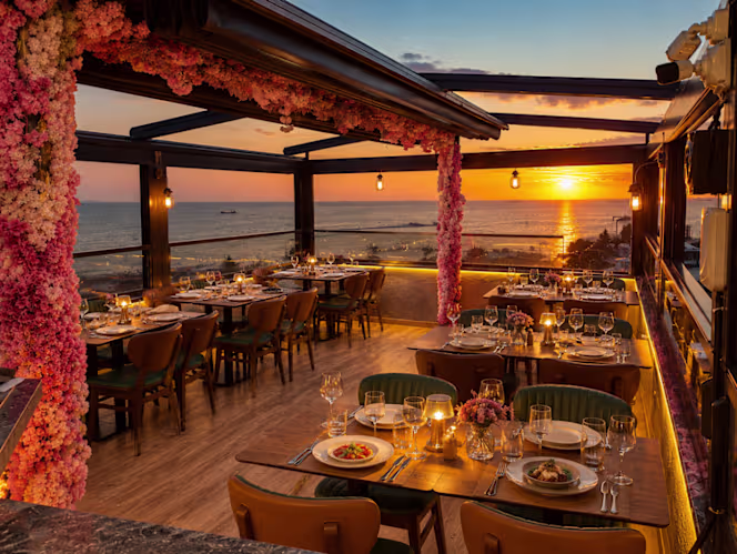 Royal Terrace Lounge - 0