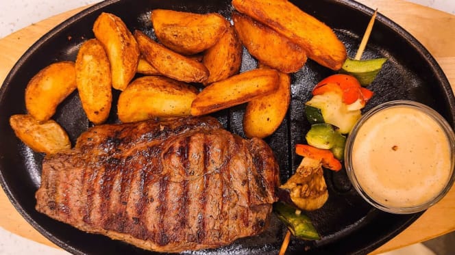 Lotus Steak & Burger House - 4