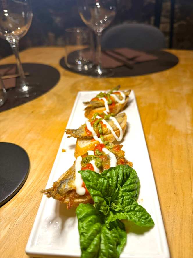 Dos Almas Tapas & Cocktail Bar - 4