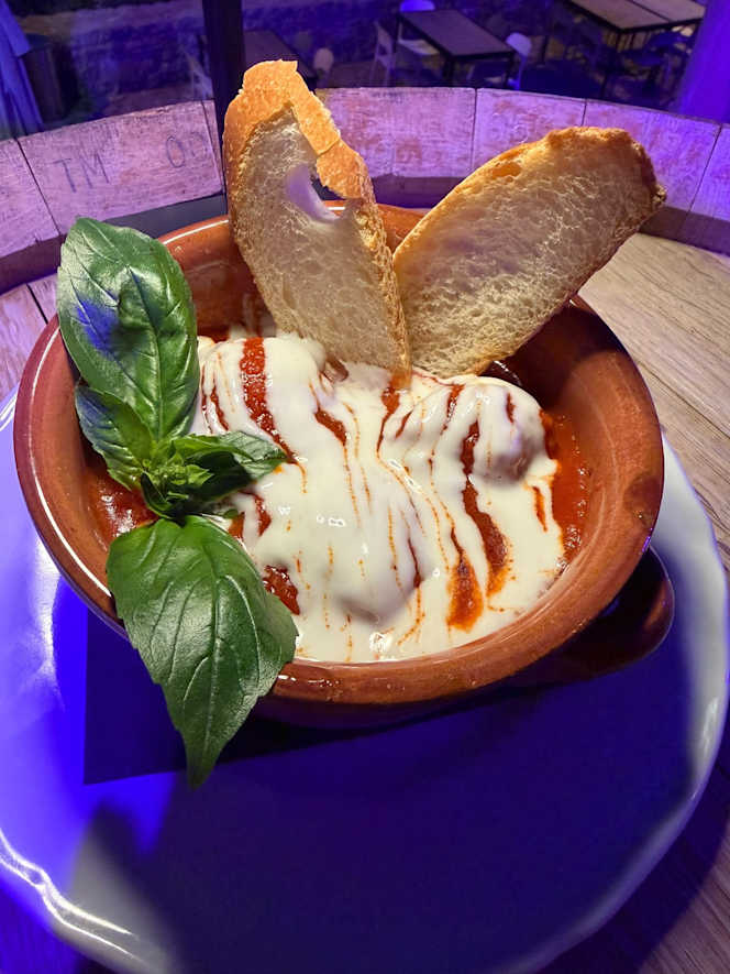 Dos Almas Tapas & Cocktail Bar - 5