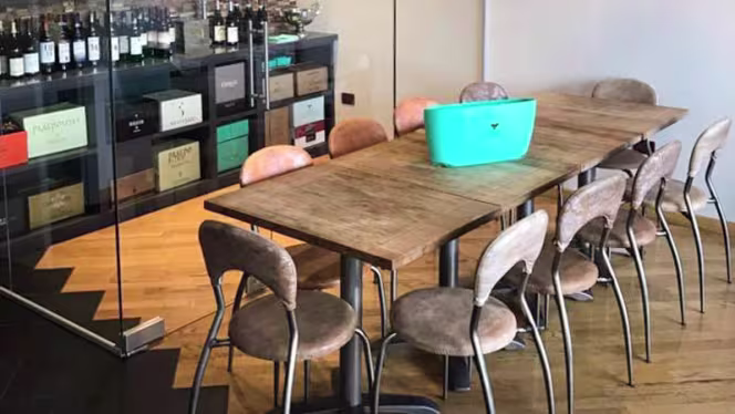 Nimeta Lounge Bar & Restaurant - 1