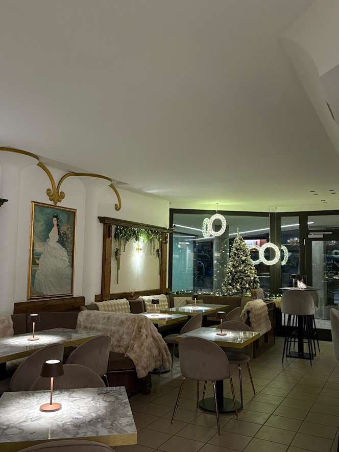 Sissi Bistro Bar - 0