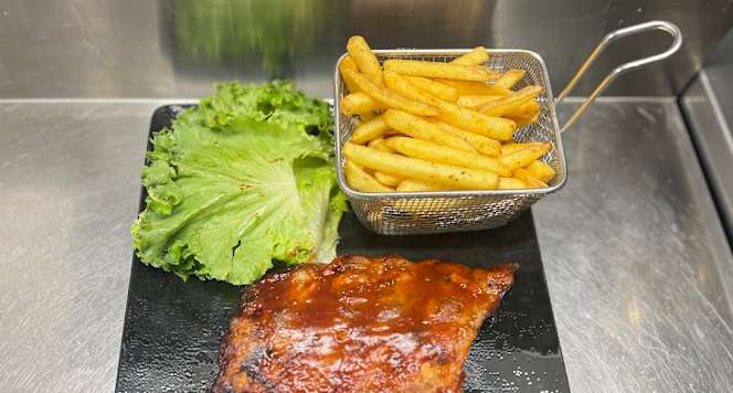 McQuinn's Pub & Restaurant - 3