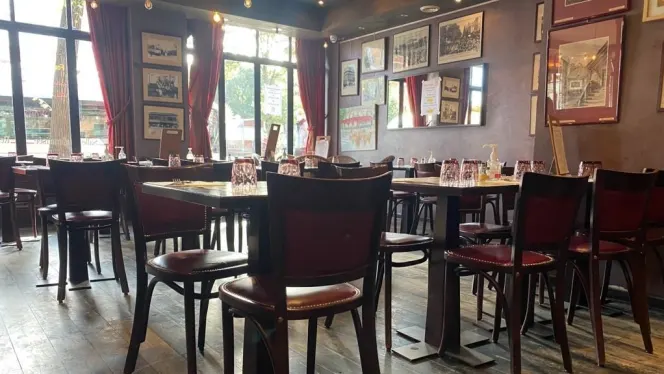 Au Métro des Lilas - 0