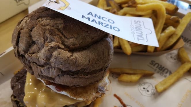 Boss Taurus Burger Store - 5