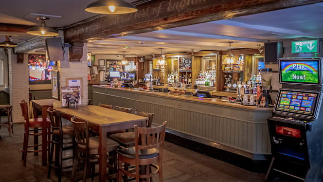 Seven Red Roses Reading - 0