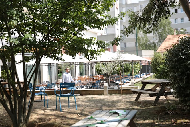 Kitchen & Bar - Courtyard Paris La Defense - 2