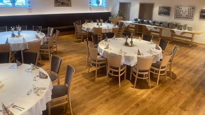 Dicke Katze im goldenen Löwen - 4