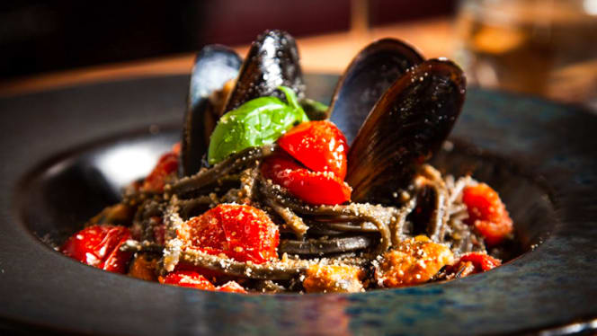 Tavola bottiglieria con cucina - 3