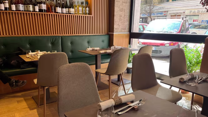 Connoisseur Restaurant - 7